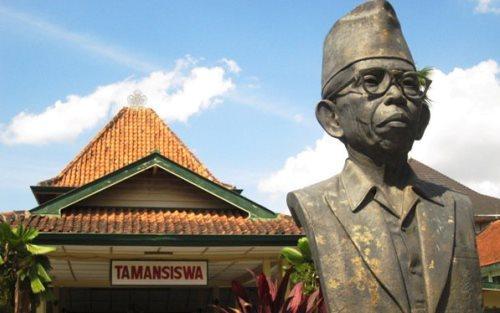 tamansiswa-ki-hajar-dewantara