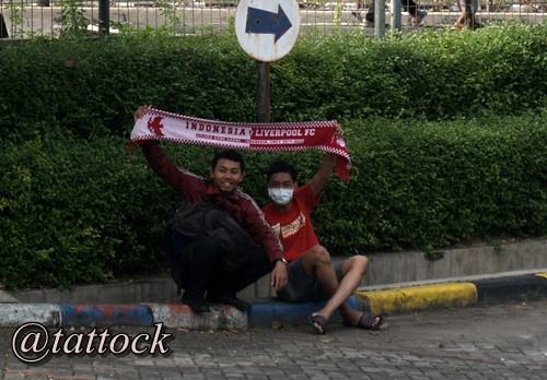 Selamat jalan... kami hanya mengantar. Sampai jumpa di GBK dan di layar kaca ...