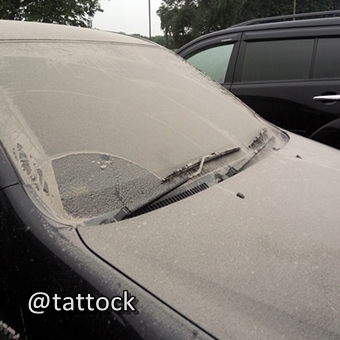 Sesampainya di parkiran, mendapati debu yang semakin tebal, padahal hanya di parkir jam 3.5 jam saja